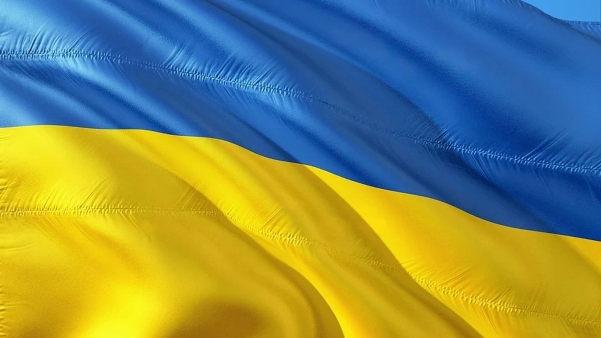 В Авдіївці військові запустили в небо прапор України з посланням для окупантів