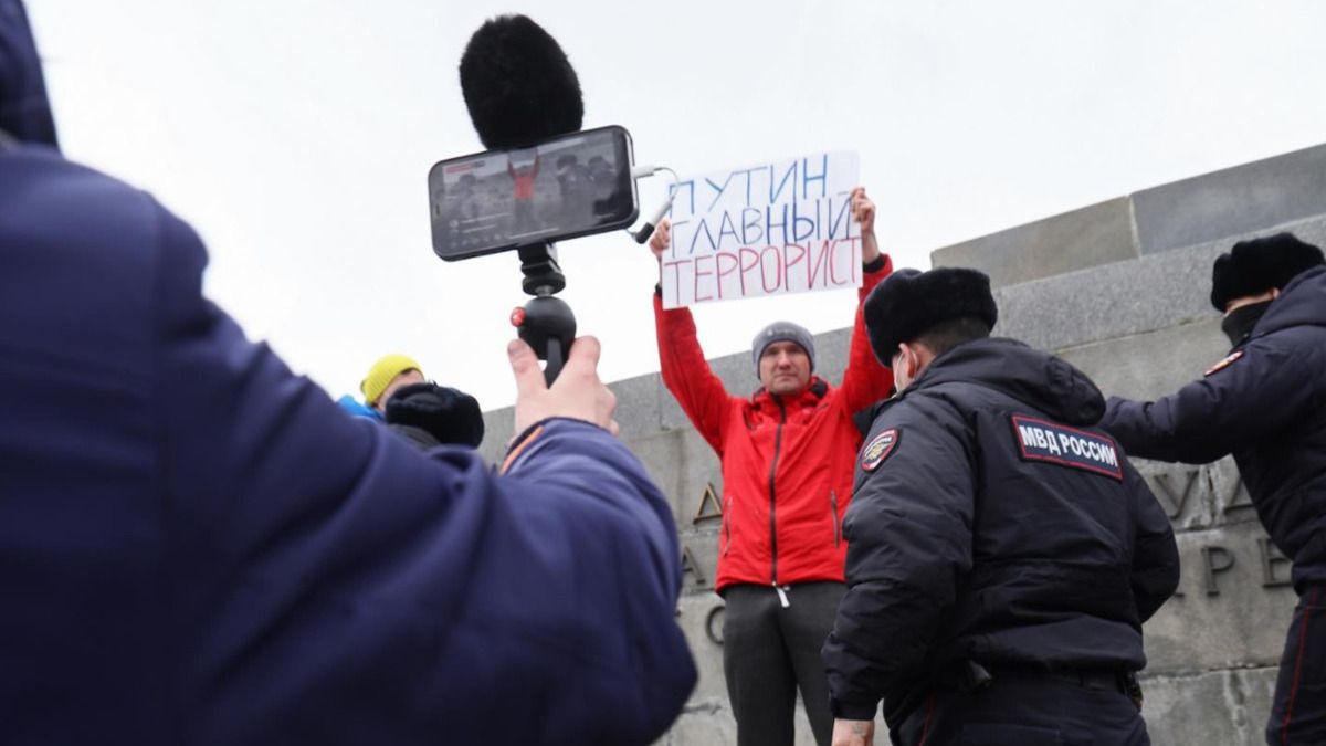 Російські соціологи фіксують зменшення підтримку війни та приєднання до росії нових територій. Як це вплине на плани путіна?