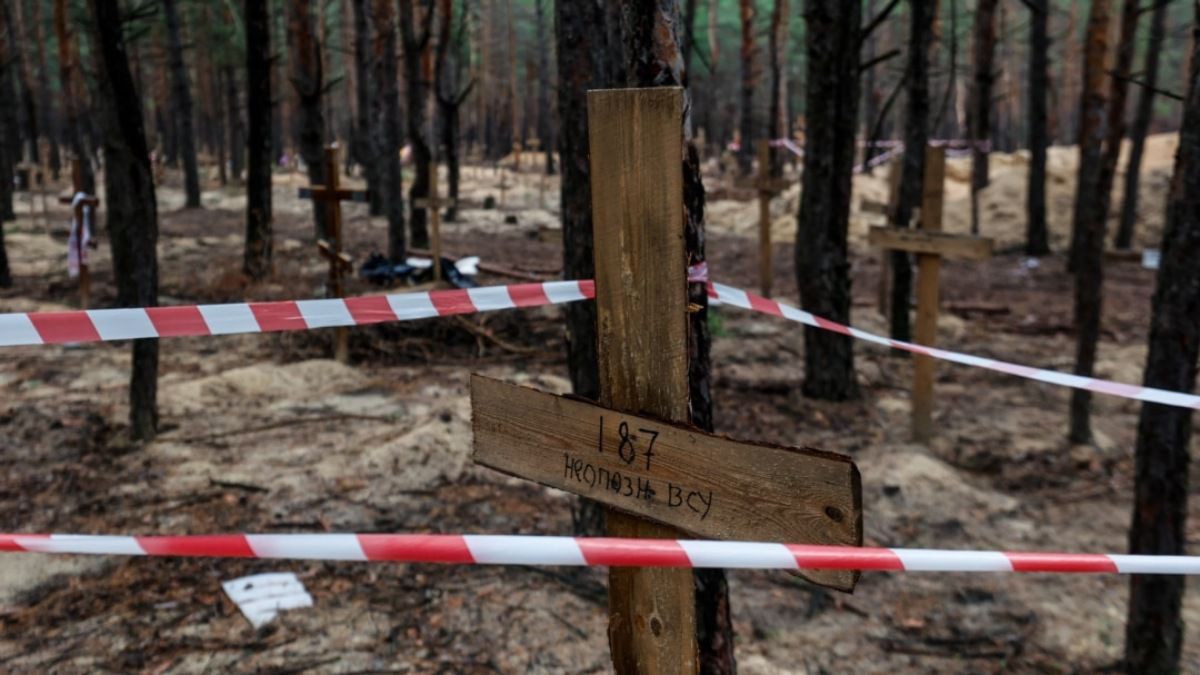 Масові поховання в Ізюмі говорять про те, що звірства окупантів у Бучі не були випадковим злочином — Інститут вивчення війни