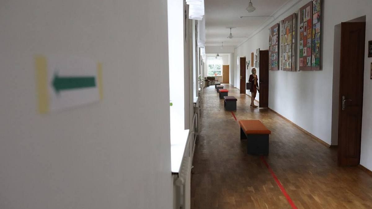 Як в Україні проходитиме навчання у школах через ракетні обстріли