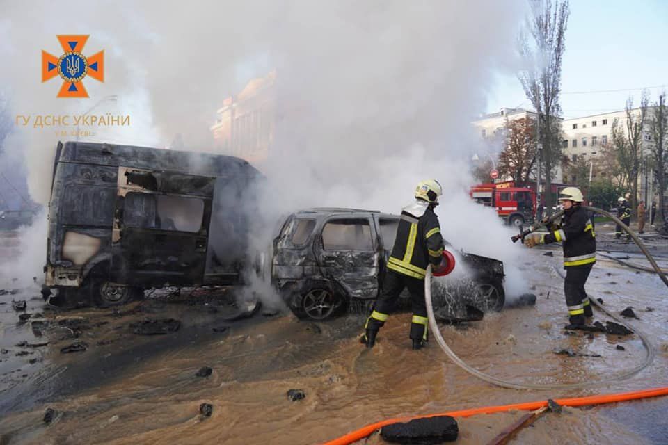Ворог атакував Київ, внаслідок чого виникли пожежі у декількох районах міста