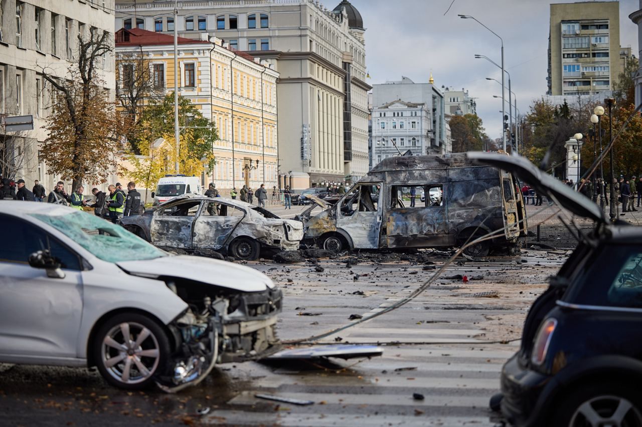 «Світ побачив обличчя держави -терориста»: Зеленський оприлюднив фото наслідків ракетної атаки 5