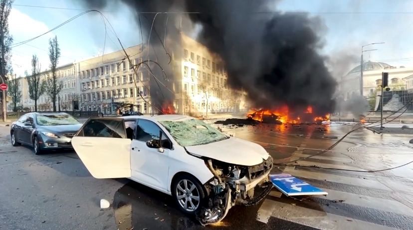 «Світ побачив обличчя держави -терориста»: Зеленський оприлюднив фото наслідків ракетної атаки 4