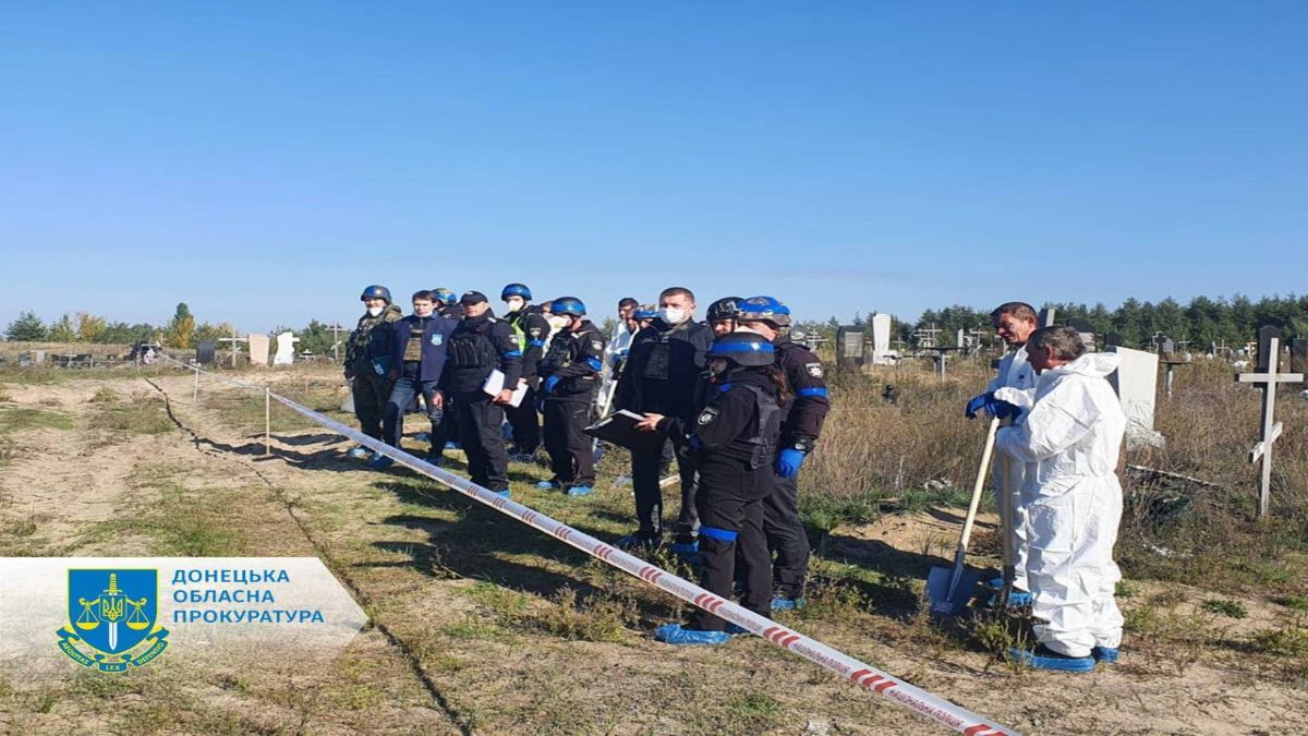 У деокупованих Святогірську та Лимані знайшли місця масових поховань: серед вбитих - тіло однорічного немовляти