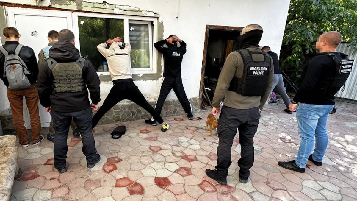 Ціна питання - 18 тисяч доларів: на Закарпатті місцеві допомагали ухилянтам тікати з України