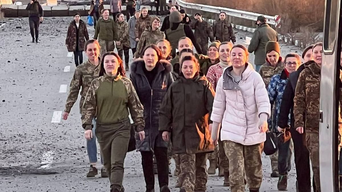 Про нелюдські умови, психологічний тиск, віру в Україну та перші відчуття на волі розповіли жінки, визволені з російського полону