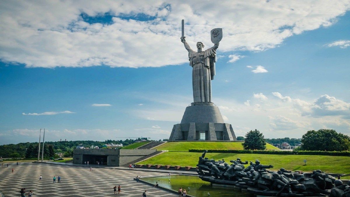 28 жовтня - День визволення України від фашистських загарбників. Цей день в історії