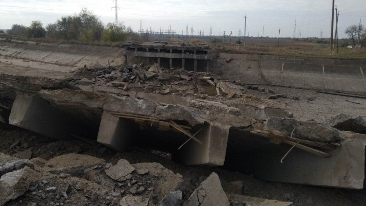 Окупанти масово підривають мости на Херсонщині: що відомо