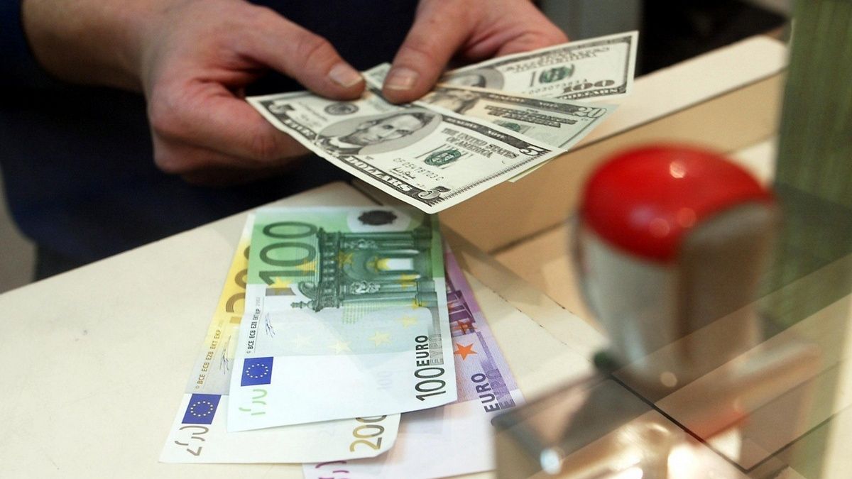 Євро значно подешевшав, скільки коштує долар? Курс валют в Україні на 11 листопада