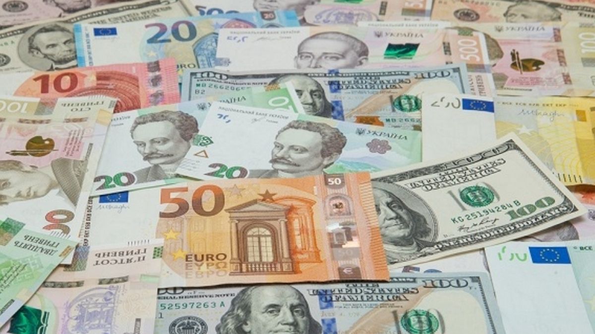 Евро медленно дорожает, сколько доллар стоит? Курс валют в Украине на 15 ноября