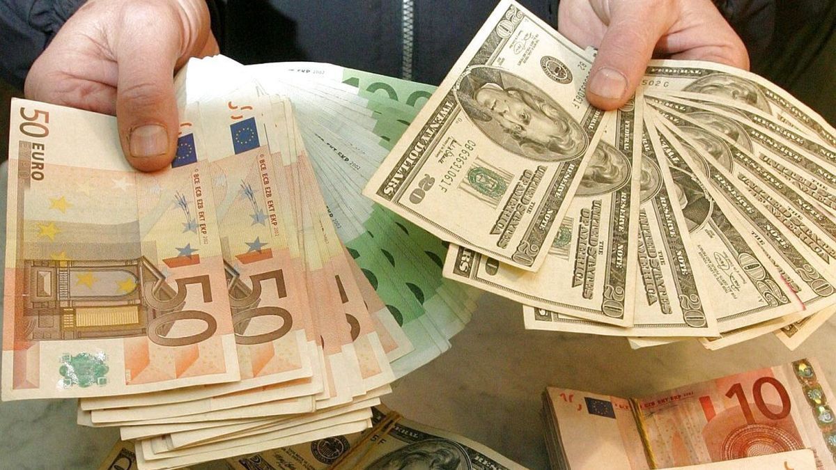 Євро подешевшав, скільки коштує долар? Курс валют на 18 листопада в Україні