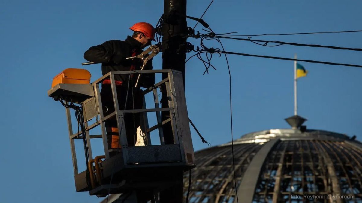 «Жодна країна світу це не проходила»: як «Укренерго» вдається відновлювати систему попри масштабні руйнування