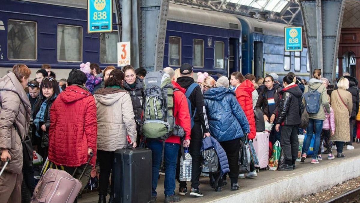 Через знеструмлення потяги затримуються на понад 10 годин: перелік маршрутів