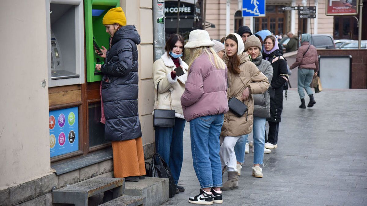 Блэкаут в Украине: как работают банки, терминалы и банкоматы