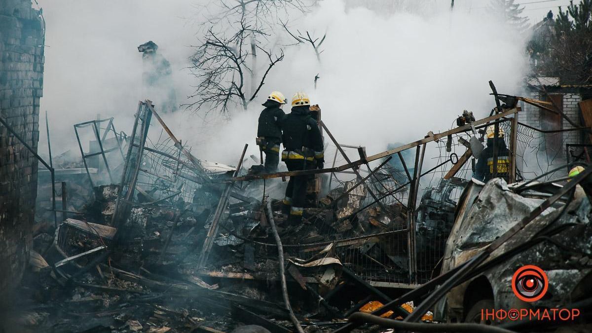 Ракетний удар по Дніпру: під завалами знайшли тіло чоловіка