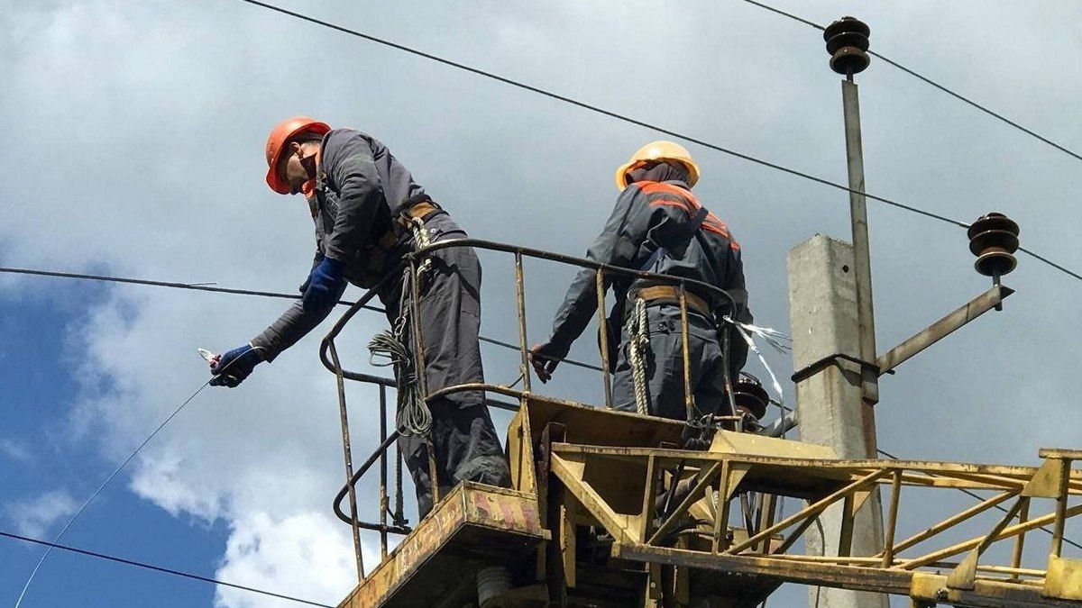 Яка ситуація зі світлом в Україні: в "Укренерго" розповіли про стан енергосистеми після обстрілів