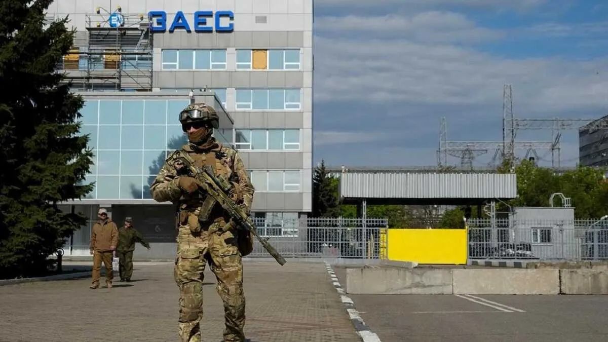 Оккупанты воруют зарплаты персонала Запорожской АЭС — разведка