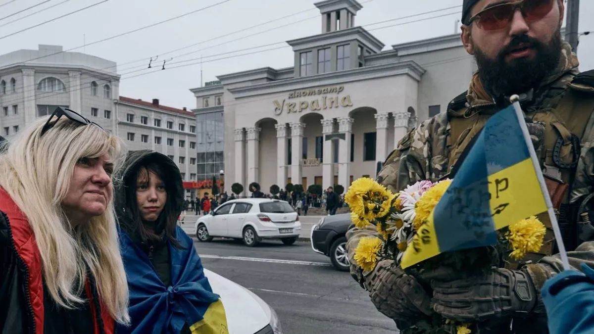 Постійні «прильоти», проблеми зі світлом та гуманітарна допомога: як живе Херсон після деокупації