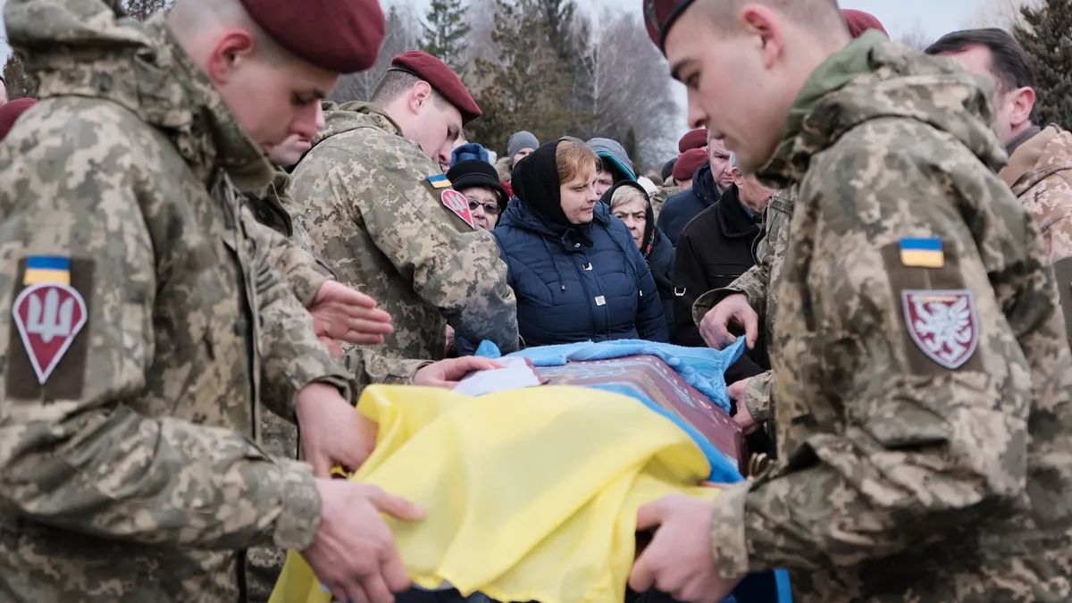 Які особливості нарахування пенсій членам родин загиблих військових? Роз’яснює ПФУ