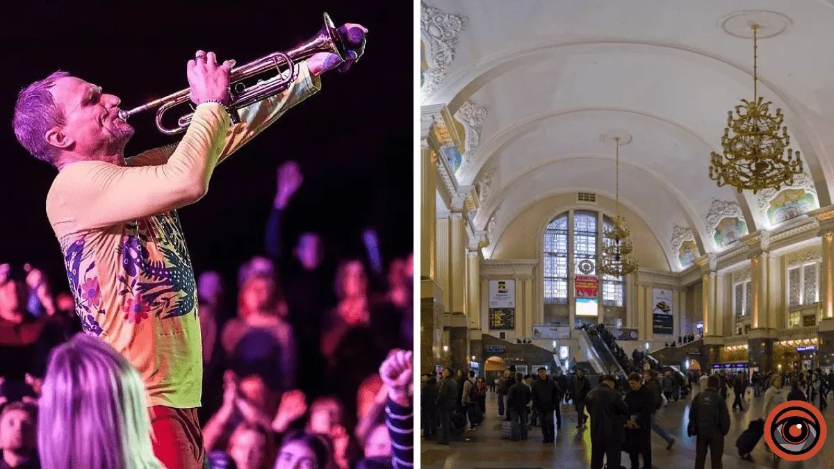 Колядки під звуки потягів: Олег Скрипка виступив на київському вокзалі