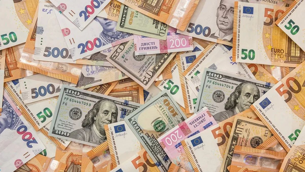 Євро значно подешевшав, що з доларом: курс валют в Україні на 4 січня