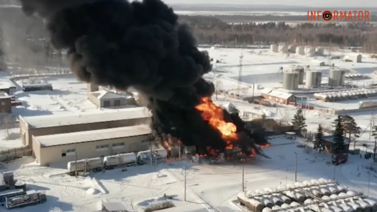 В российском Ангарске горят бензовоз и железнодорожные цистерны