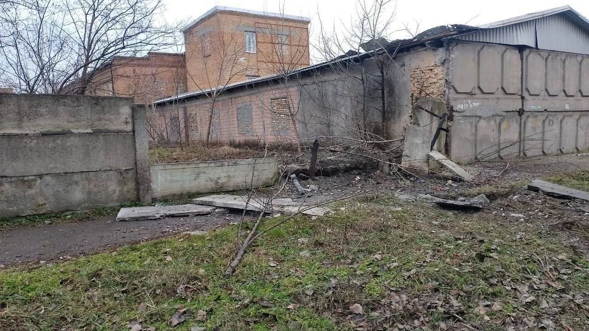 Окупанти обстріляли Нікополь: в місті багато пошкоджень