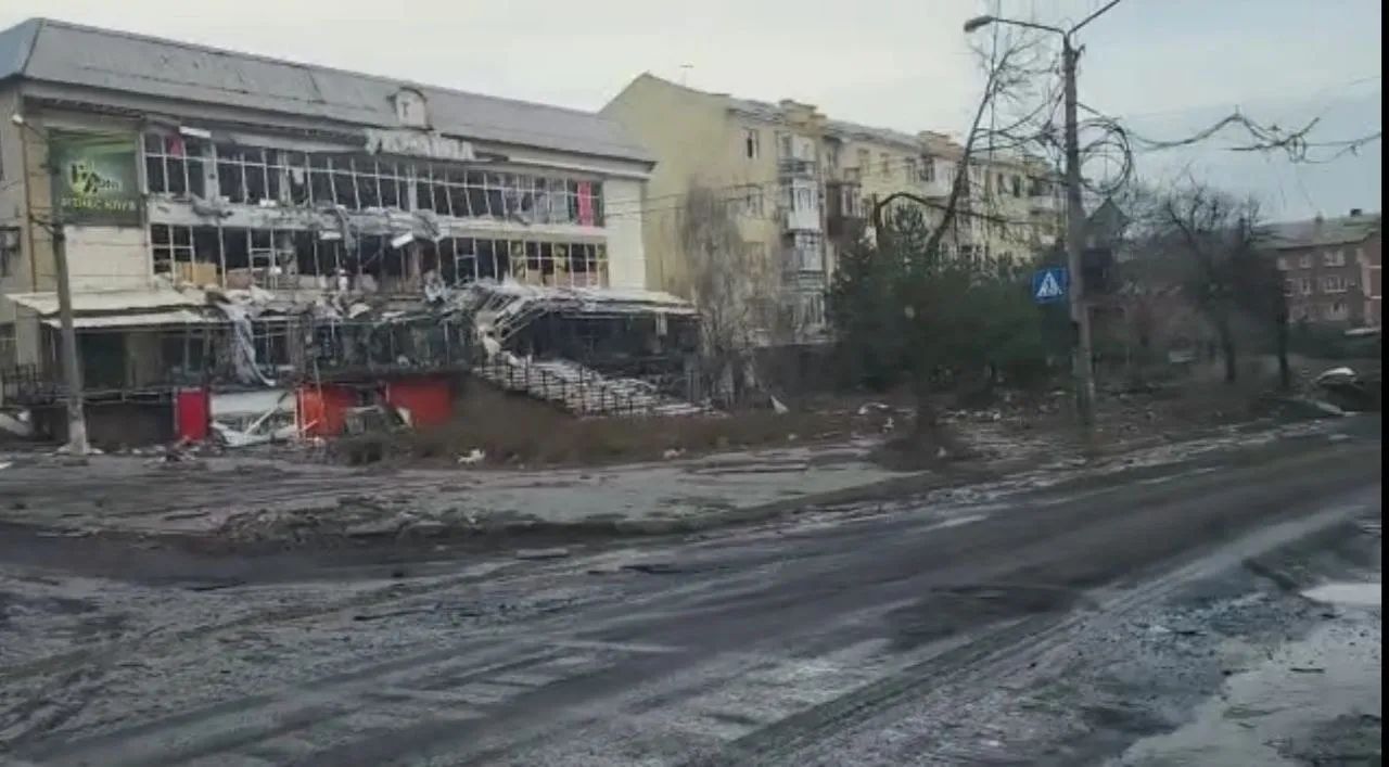 Россияне убили двух человек в Бахмуте: как выглядит полностью разрушенный город