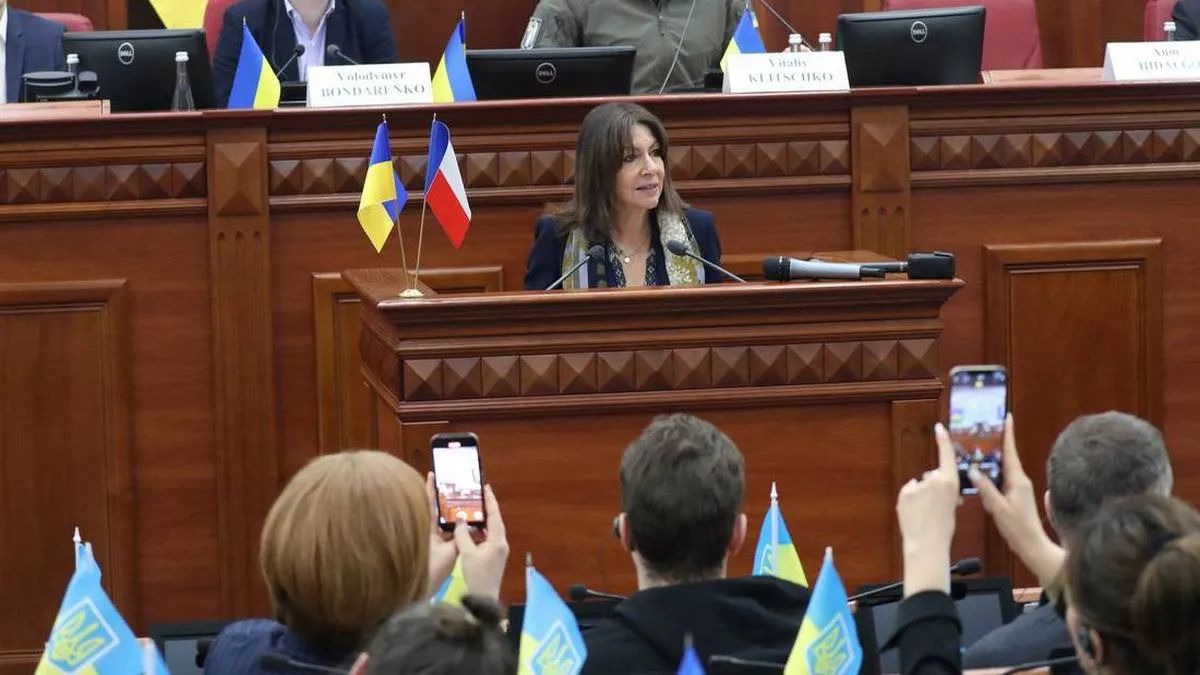 Мер Парижа Анн Ідальго виступила в Київраді