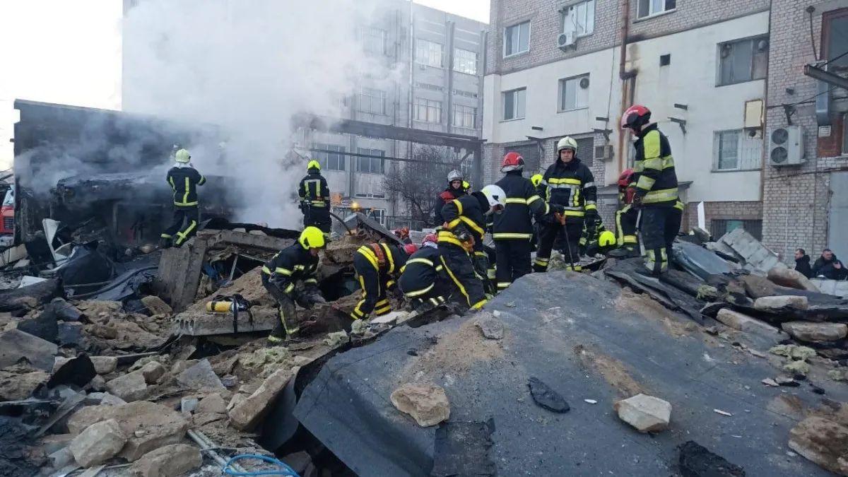 Вибух на заводі у Києві: загинуло четверо осіб, ще п'ятеро - у лікарні