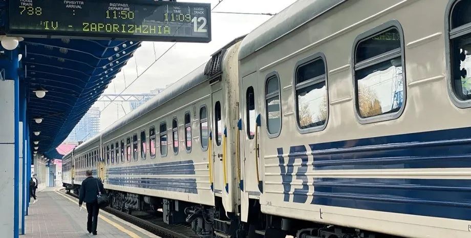 В "Укрзалізниці" повідомили про затримку поїздів через знеструмлення