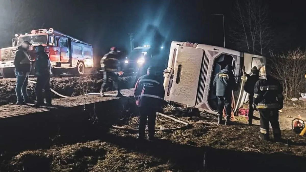 Під Тернополем перекинувся рейсовий автобус з 40 пасажирами: є загиблі та поранені