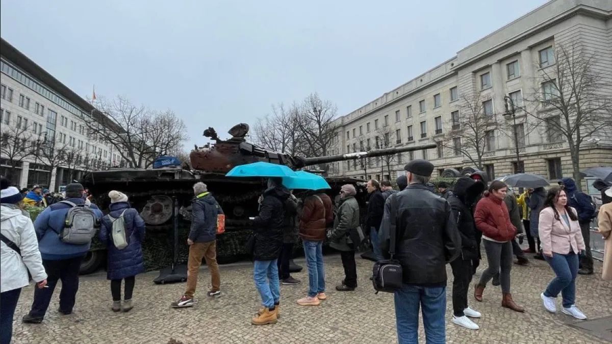 Російські танки в Берліні: самі не дійшли, їх привезли українці