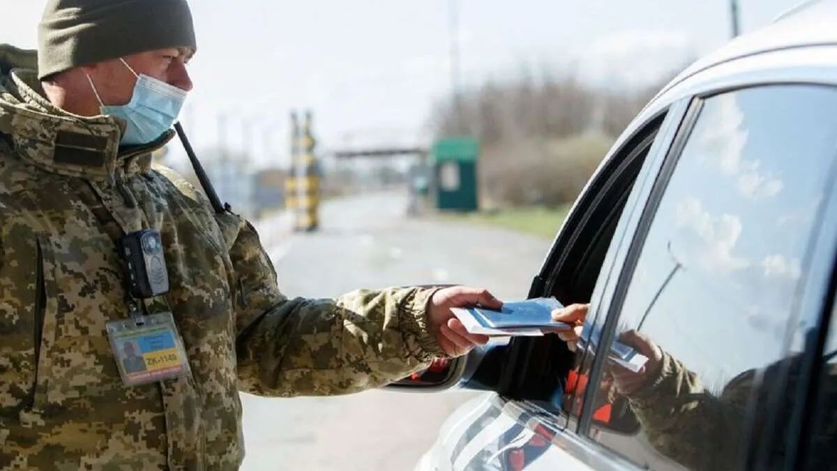 Повістка на вулиці, передача даних військкомату, ухилення від мобілізації: відповіді юристів на найпоширеніші питанні українців