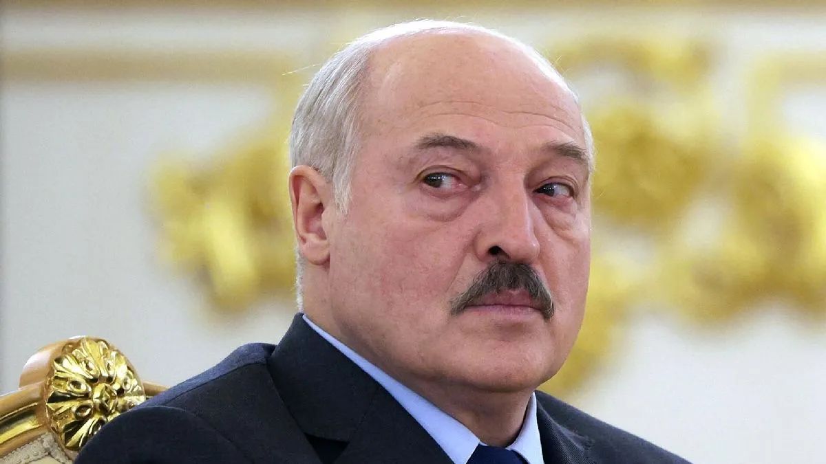 Лукашенко зробить все, щоб Білорусь не вступила у війну: Жданов пояснив, чому "президент" РБ боїться воювати