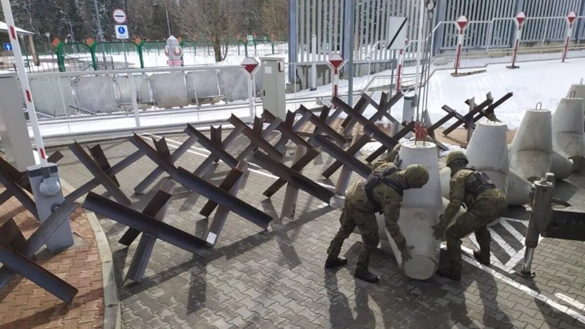 Польща будує протитанкові укріплення на кордоні з Білоруссю