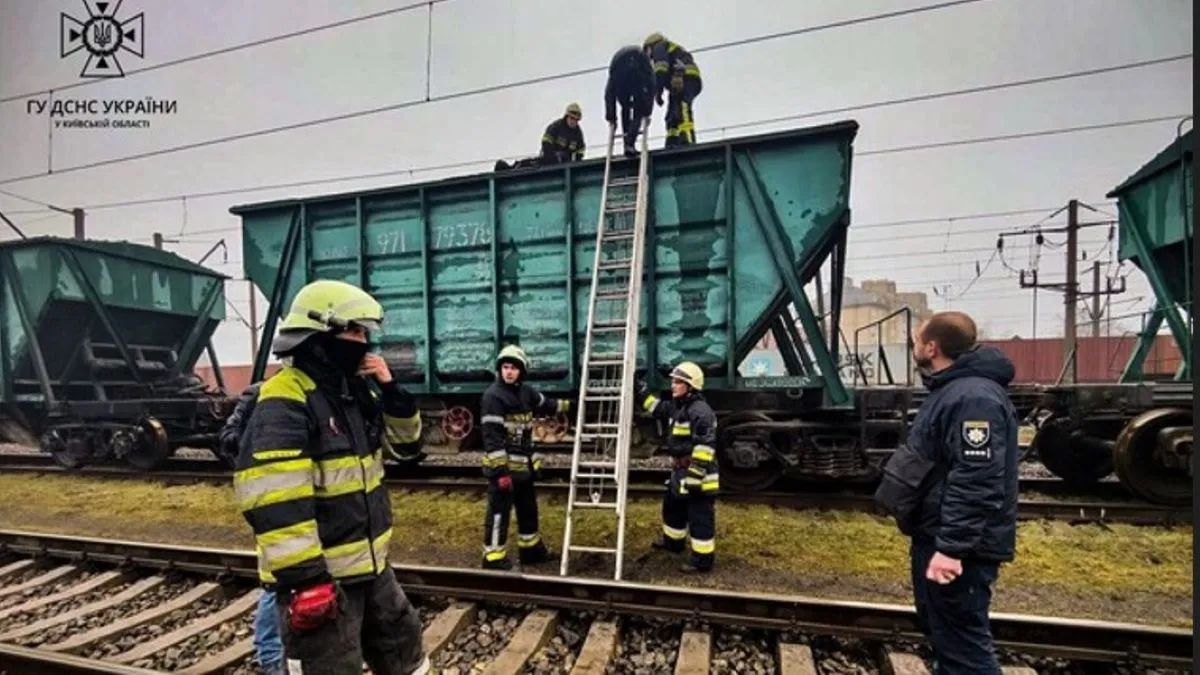 Під Києвом підліток помер від удару струмом після спроби зробити селфі на поїзді