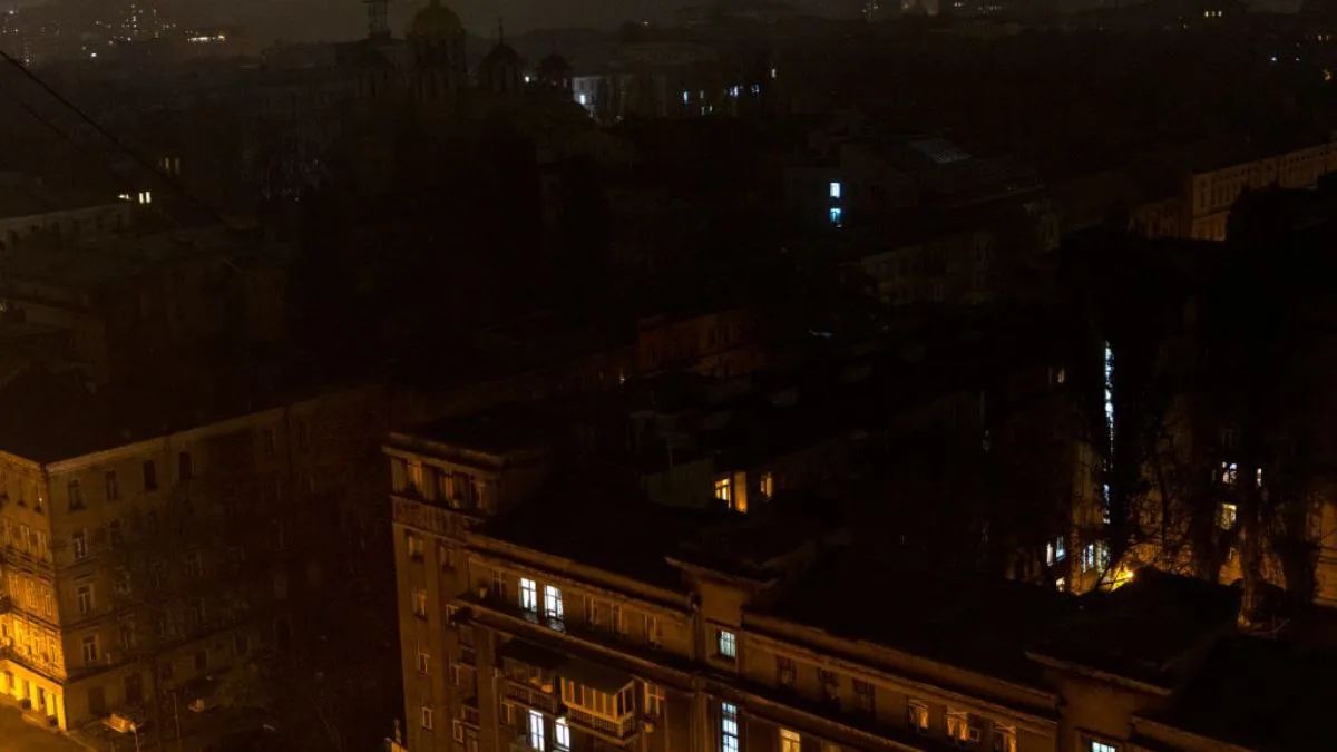 В «Укренерго» розповіли, де діють аварійні відключення світла 12 березня