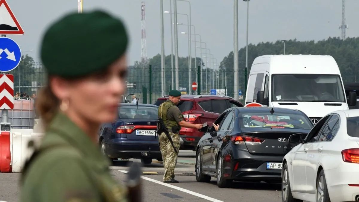 Нові правила виїзду за кордон: як довго артистам можна буде перебувати за межами України?