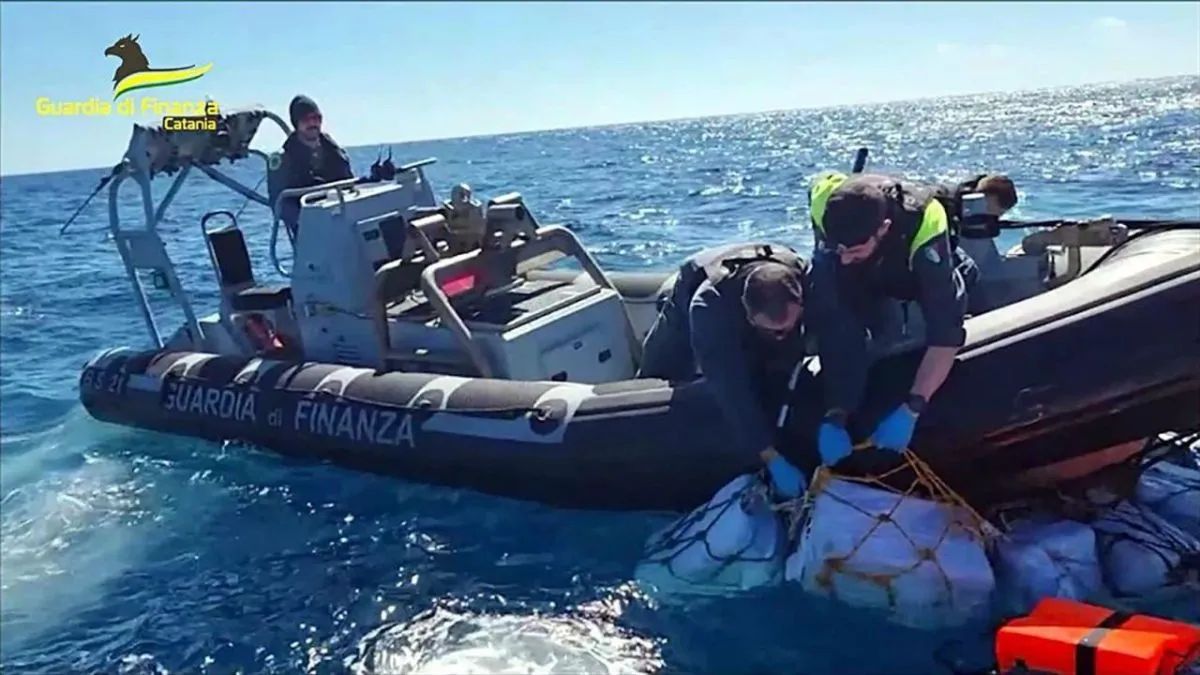 Біля берегів Сицилії з моря вилучили кокаїн на 400 млн євро