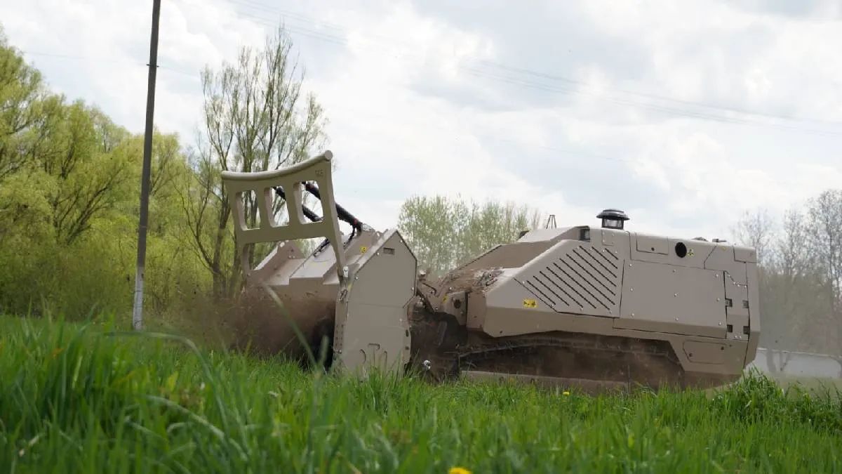 Канада передала техніку для розмінування