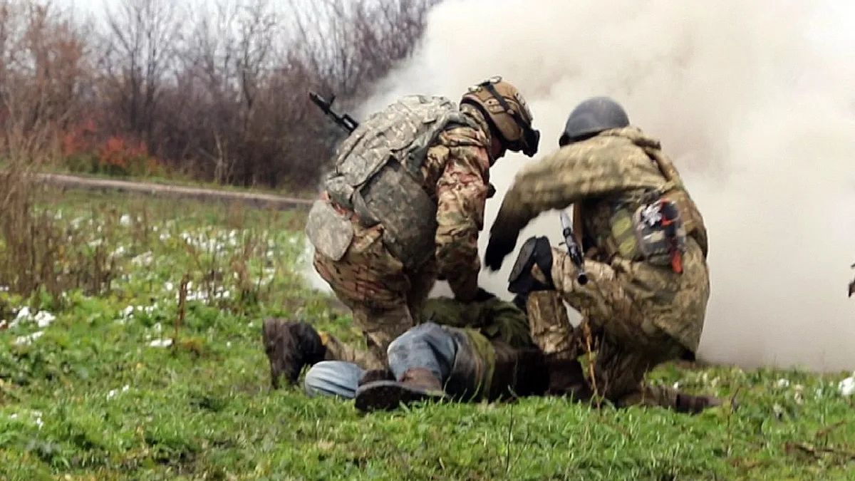 Зарплати медиків у зоні бойових дій