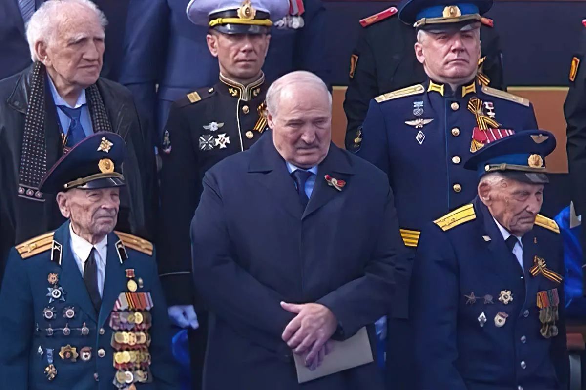 Лукашенко на параді Лукашенко на параді