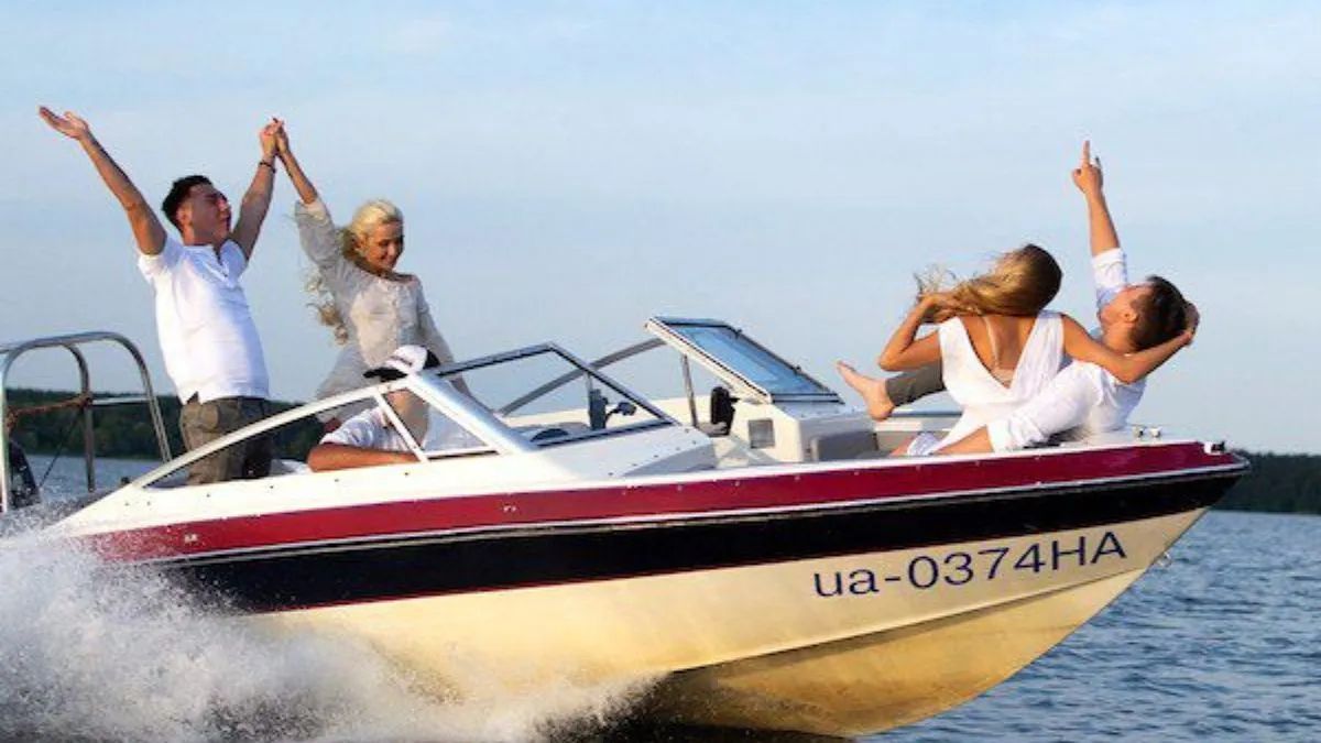 катання на катерах у Києві