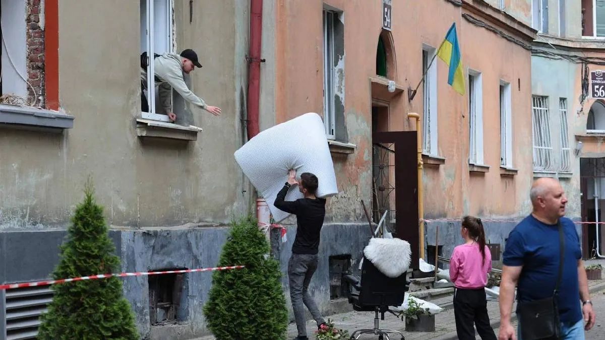 Розбір завалів у Львові