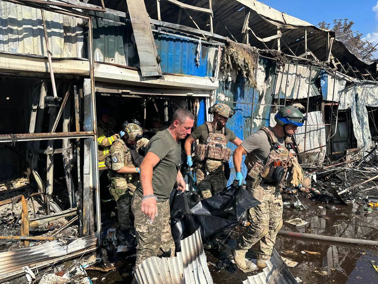 Рф вдарила по Костянтинівці ракетами. Фото: ДСНС