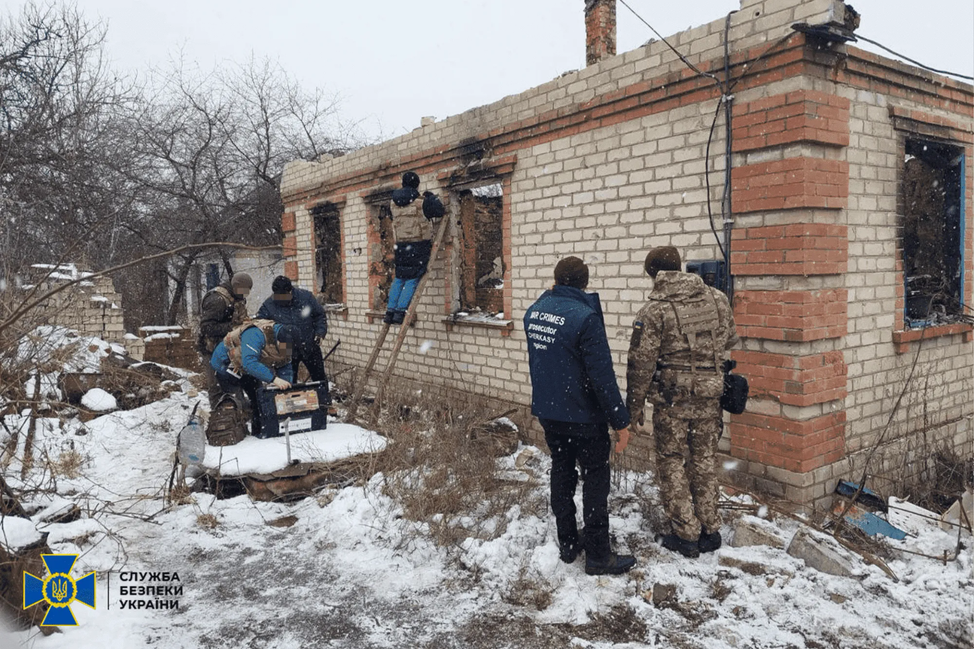 Знищений будинок, де ховались люди