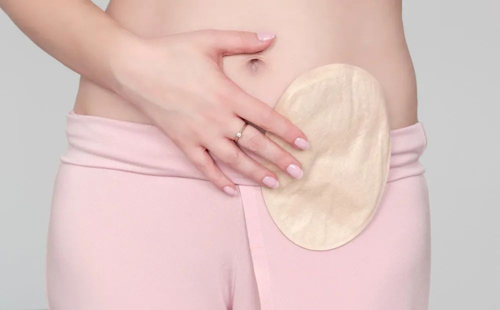 Процесс реабилитации после операции установления утомления очень тяжел, особенно морально. Большинство замыкаются в себе, избегая общения с другими людьми