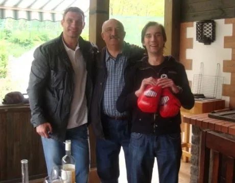 Плачков - давний соратник Кличко, ранее этот дом принадлежал Киевэнерго, которым руководил Плачков, - Бондаренко Плачков - давний соратник Кличко, ранее этот дом принадлежал Киевэнерго, которым руководил Плачков, - Бондаренко