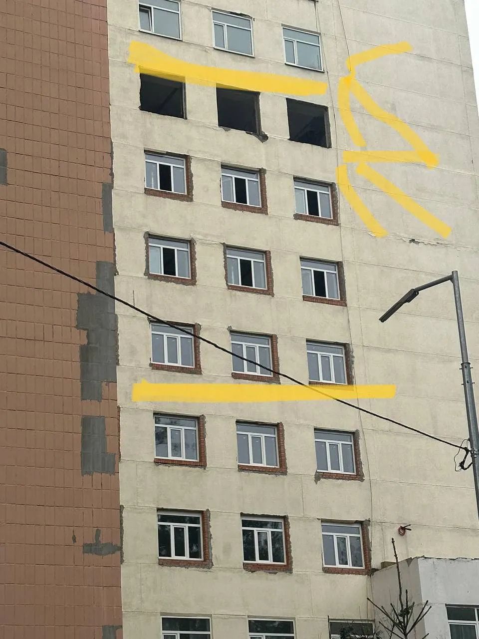 Двухсекционные окна заменяют на трехсекционные